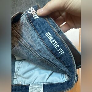 Wrangler retro athletic fit jeans
